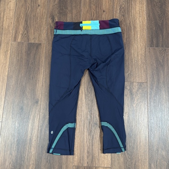 Lululemon Run: Inspire Crop II Inkwell Pow Stripe Split Pea Hyper Stripe 8/10 - Picture 8 of 10